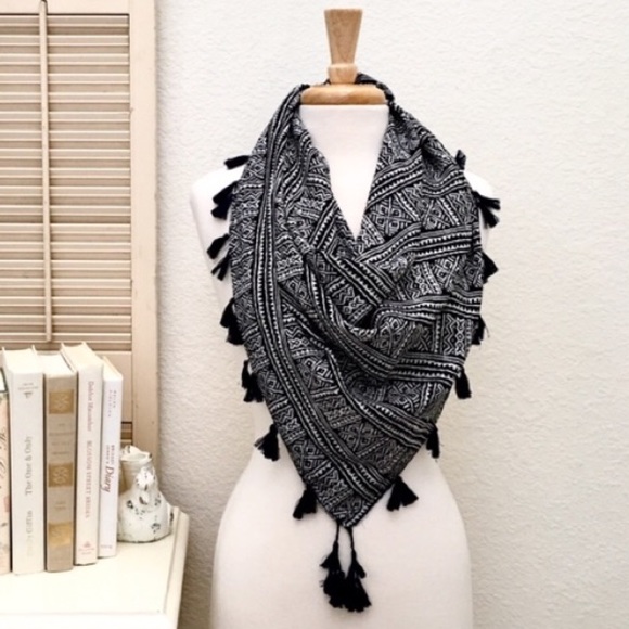 Women Retro Geometric Batik Blue Tassel Shawl Scarf main image 0